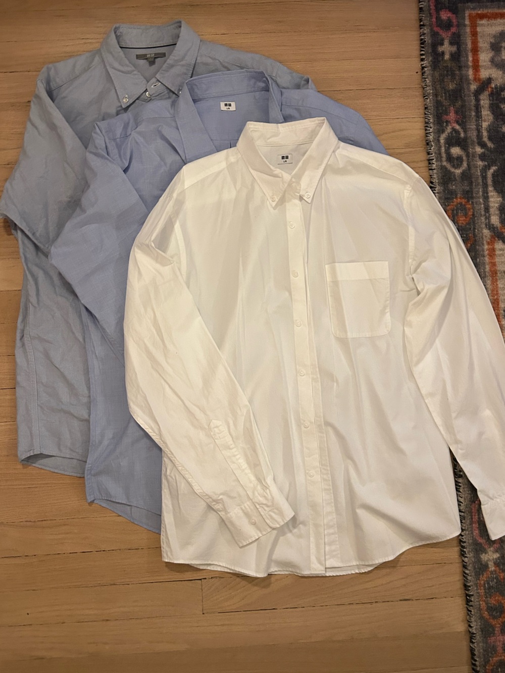 Uniqlo Men's Button-Up Shirts / light blue & white